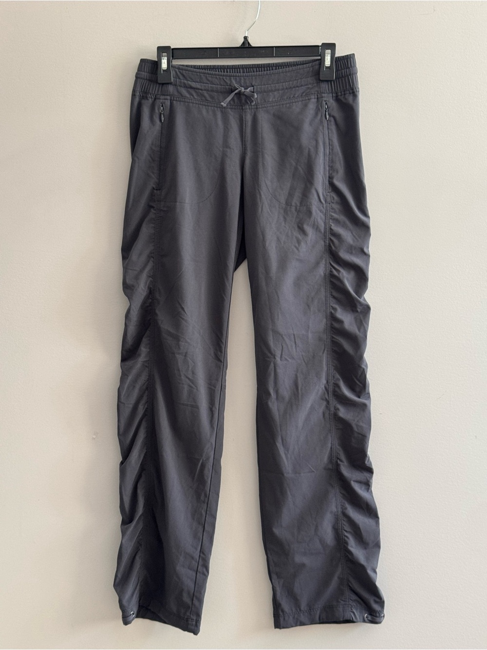 Athleta La Viva Pant Size 2 Gray Featherweight Stretch Ruched Travel Joggers